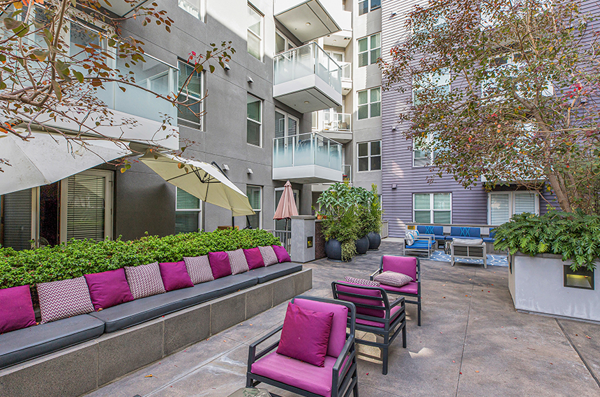 Glendale apartment outdoor sitting area