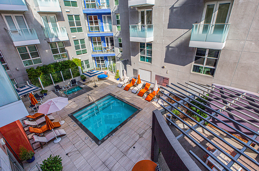 Glendale apartment swimming pool
